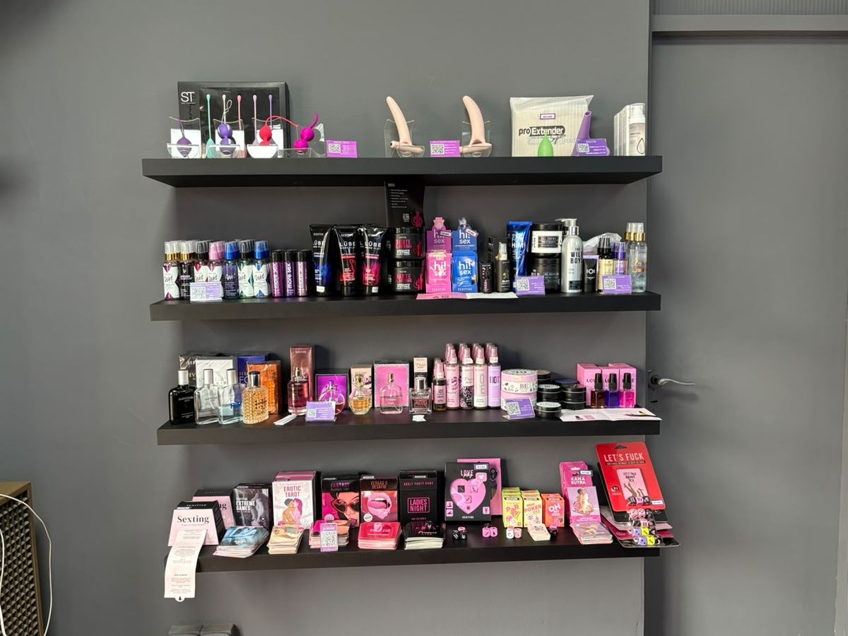 El sex shop no deja de lado a la salud sexual y brinda asesoramiento continuo, también con derivaciones a especialistas. El sex shop no deja de lado a la salud sexual y brinda asesoramiento continuo, también con derivaciones a especialistas.