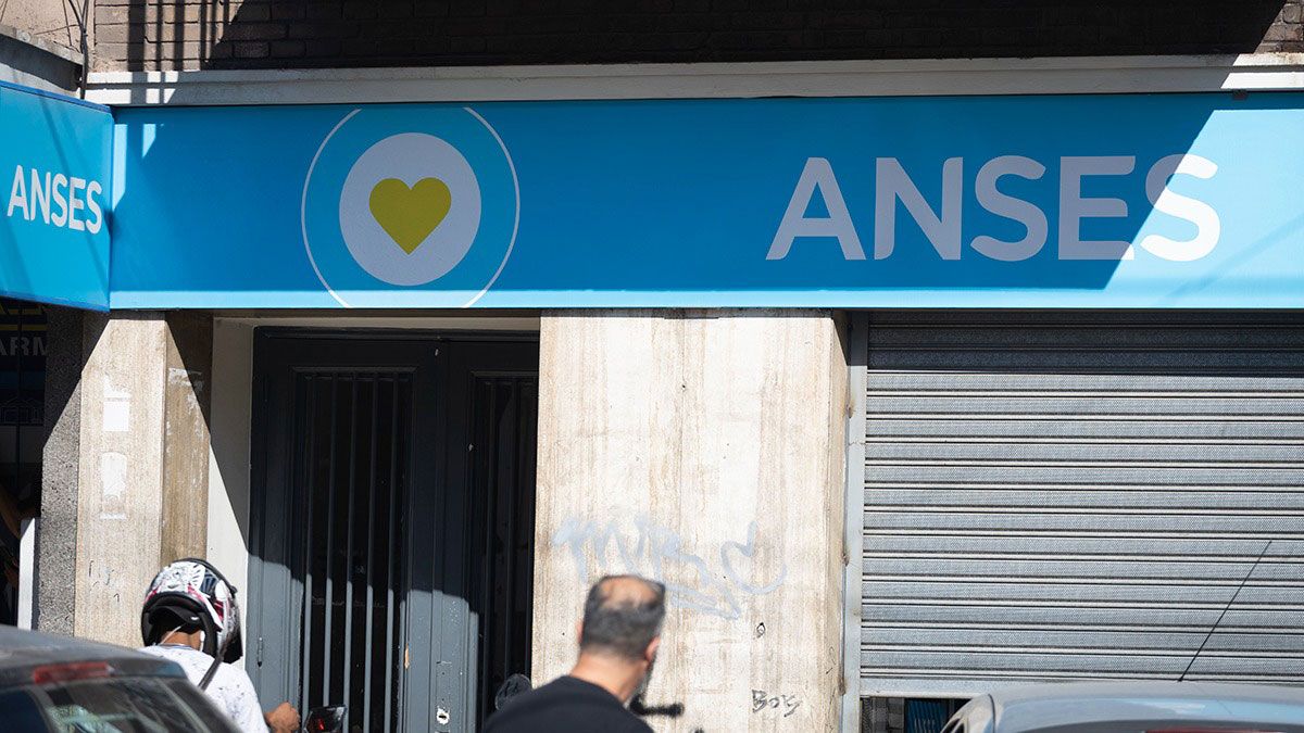 ANSES sorprendió con dos bonos para AUH y AUE: reciben más de $90.000 en marzo