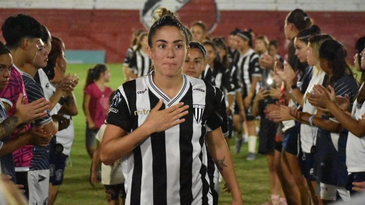 Florencia Babera se animó a dar el salto y jugar al fútbol luego de desempeñarse muchos años en el hockey.