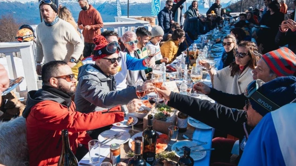 Del 11 al 13 de agosto, Sabores que Unen despliega su arte en hoteles y restaurantes rodeados de nieve en Villa La Angostura.&nbsp;(Foto: Instagram @saboresqueunen)