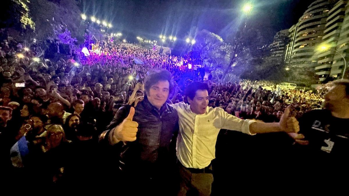 Javier Milei y Gonzalo Roca, vicepresidente de La Libertad Avanza en Córdoba y quien encabeza la nómina de candidatos a diputados nacionales. Javier Milei y Gonzalo Roca, vicepresidente de La Libertad Avanza en Córdoba y quien encabeza la nómina de candidatos a diputados nacionales.