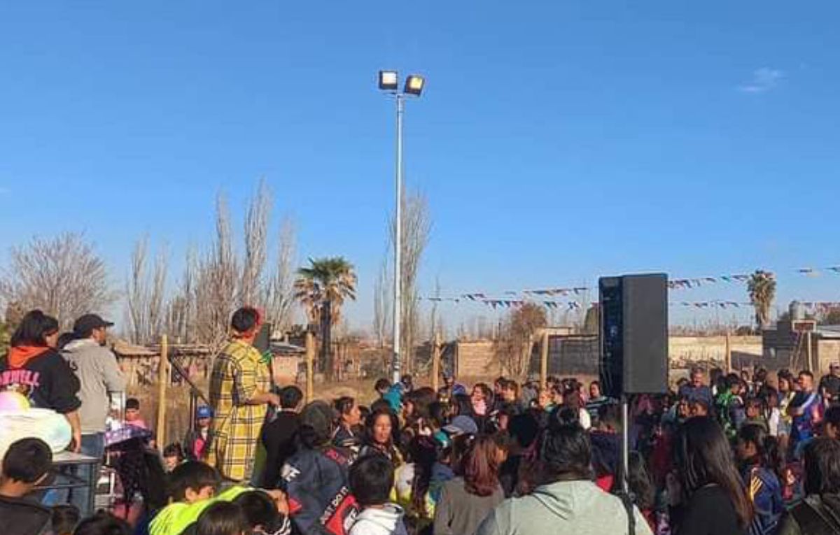 Festejo del Día del Niño en Colonia Bombal. El playón deportivo fue una acción de Fundación Grupo América con la Municipalidad de Maipú. Festejo del Día del Niño en Colonia Bombal. El playón deportivo fue una acción de Fundación Grupo América con la Municipalidad de Maipú.