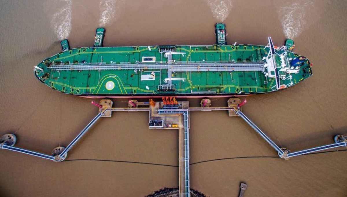 China reta a Estados Unidos remplazando el petróleo venezolano con el de su opositor