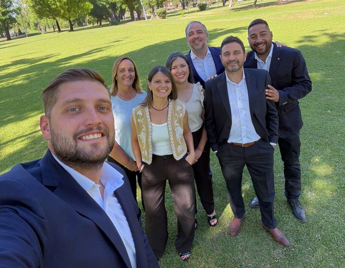 El intendente de Maipú, Matías Stevanato, presentó a sus candidatos. Muchos de ellos están dentro de la gestión en el Ejecutivo. El intendente de Maipú, Matías Stevanato, presentó a sus candidatos. Muchos de ellos están dentro de la gestión en el Ejecutivo.