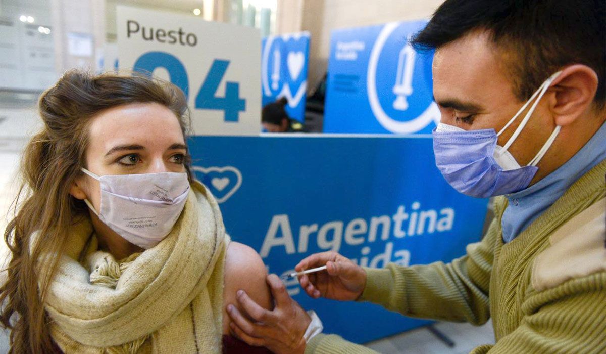 Desde este jueves, los extranjeros que vivan en Mendoza ya se pueden anotar para recibir la vacuna contra el Covid-19.