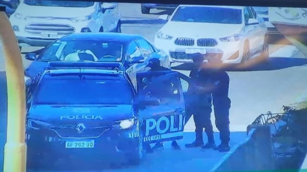 La Policía detuvo a 8 personas por estar limpiando cristales sin autorización.