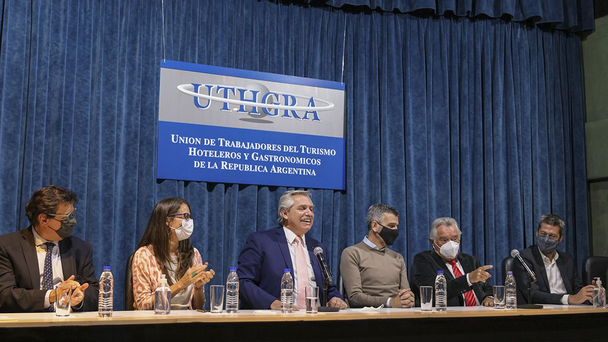 El Gobierno nacional firm&oacute; convenios con empresarios y sindicatos hoteleros y gastron&oacute;micos para convertir planes sociales en empleo genuino.