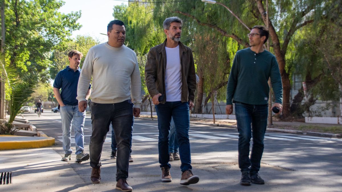 El intendente de Capital Ulpiano Suarez, encabezó este sábado el acto de reapertura de la importante calle que une Sexta y Quinta Sección.