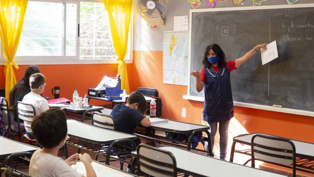 El uso del barbijo es obligatorio durante toda la jornada escolar.