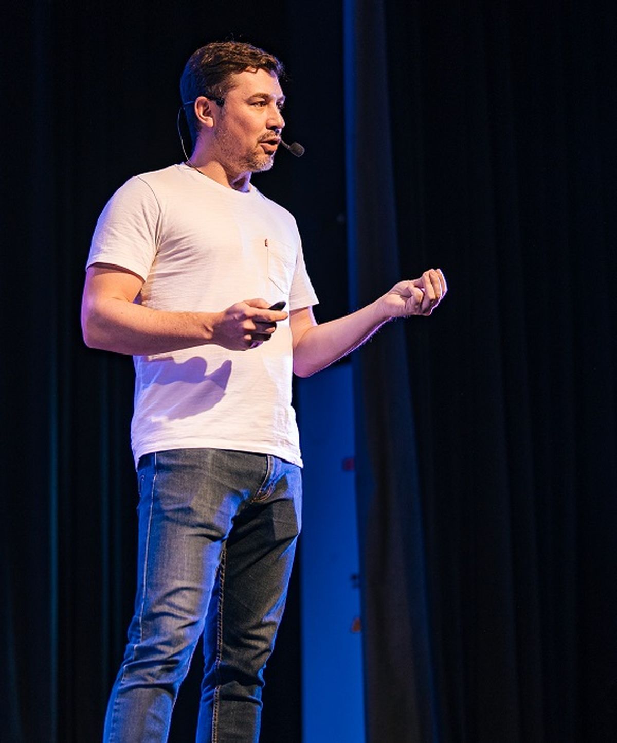 Pablo Verdenelli mostro cómo la IA ya es capaz de generar guiones, jingles e identidades visuales en minutos. Pablo Verdenelli mostro cómo la IA ya es capaz de generar guiones, jingles e identidades visuales en minutos.