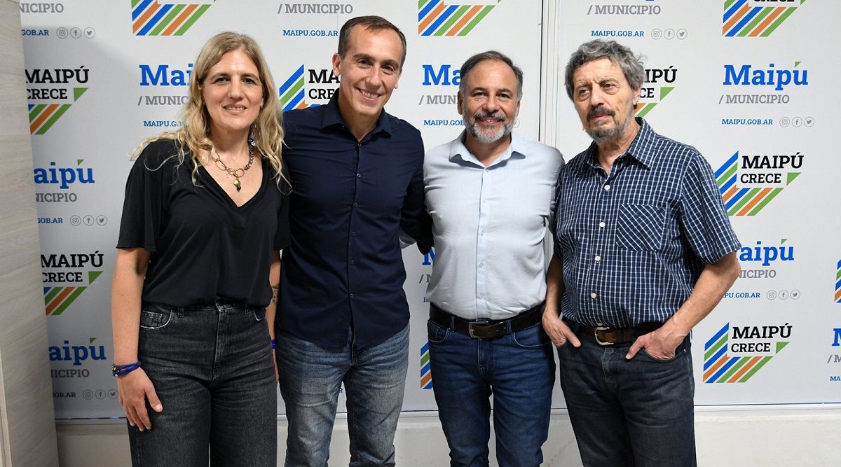 Exitosa convocatoria con Hugo Alconada Mon en Maipú