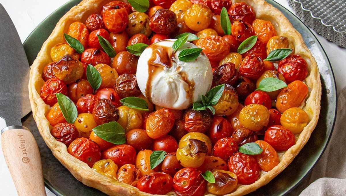 Recetas: Tarta de queso burrata y tomates cherry. Foto: gentileza Claudia&Julia.