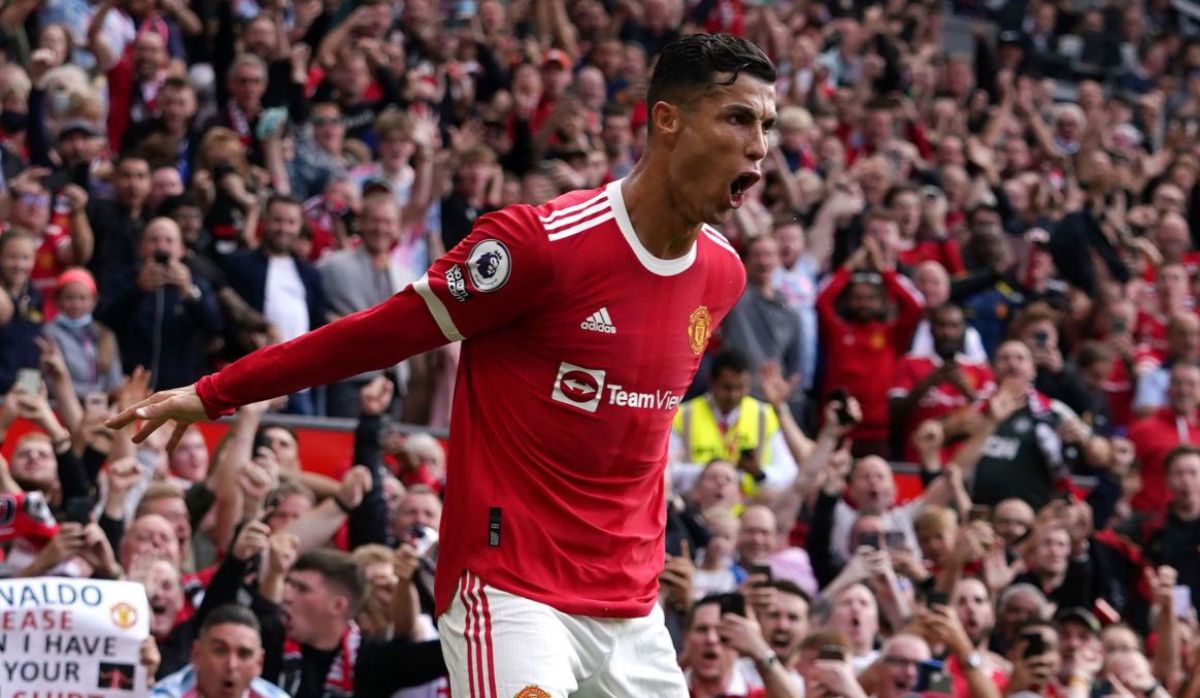 Ronaldo debutó con dos goles y el Manchester United es líder