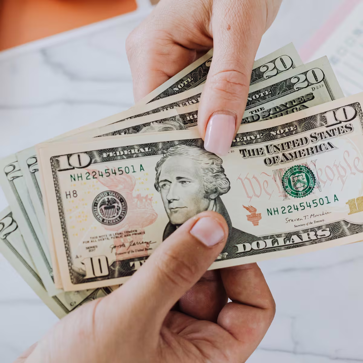 El peso en México pierde cancha ante un posible triunfo de Donald Trump en las elecciones de Estados Unidos.