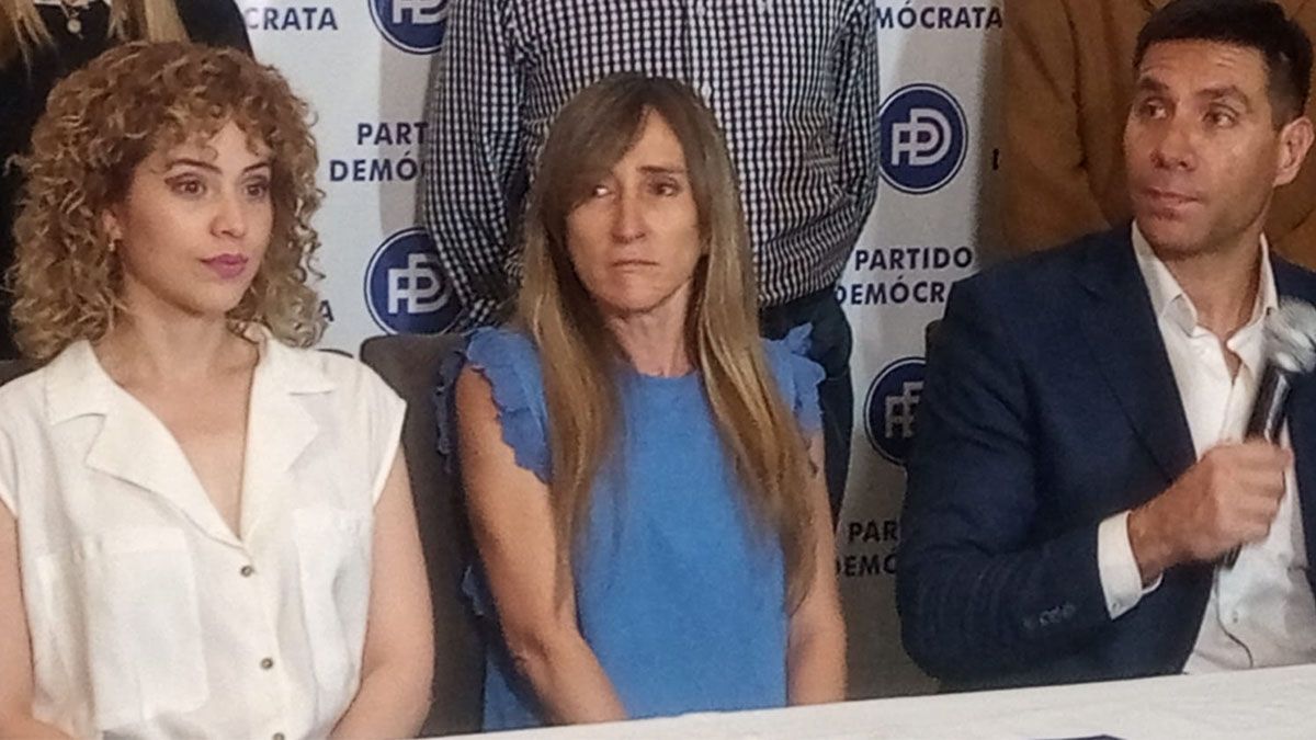 Los libertarios mendocinos, Facundo Correa Llano, Mercedes Llano, Álvaro Martínez e incluso la rebelde Lourdes Arrieta respaldarían el veto presidencial a la ley de movilidad jubilatoria. Los libertarios mendocinos, Facundo Correa Llano, Mercedes Llano, Álvaro Martínez e incluso la rebelde Lourdes Arrieta respaldarían el veto presidencial a la ley de movilidad jubilatoria.