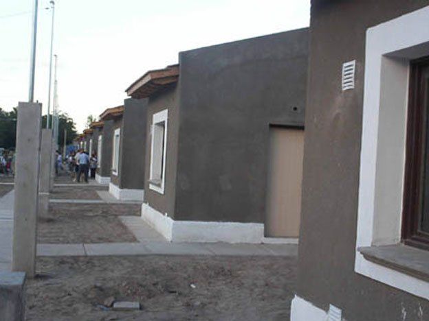 Hubo 16 mil consultas en 15 días por las 3.000 casas que Pérez prometió para 2012
