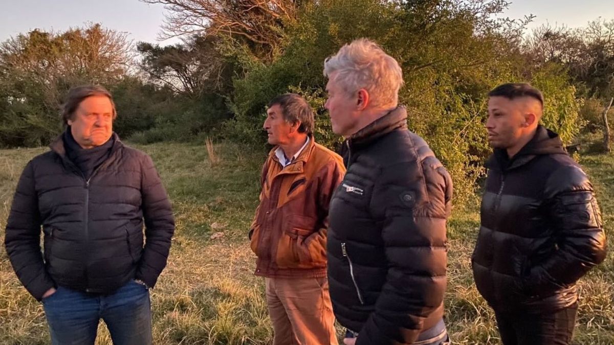 El abogado Fernando Burlando recorrió junto a familiares del pequeño uno de los lugares donde la policía buscó al niño Loan Peña, El abogado Fernando Burlando recorrió junto a familiares del pequeño uno de los lugares donde la policía buscó al niño Loan Peña, 