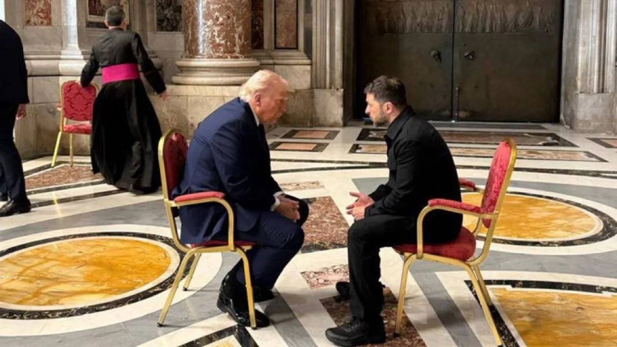 Donald Trump y Volodimir Zelenski se reunieron en el Vaticano.