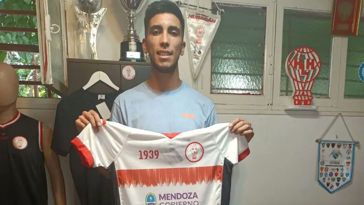 El defensor Matías Contreras renovó su vínculo con Huracán Las Heras.
