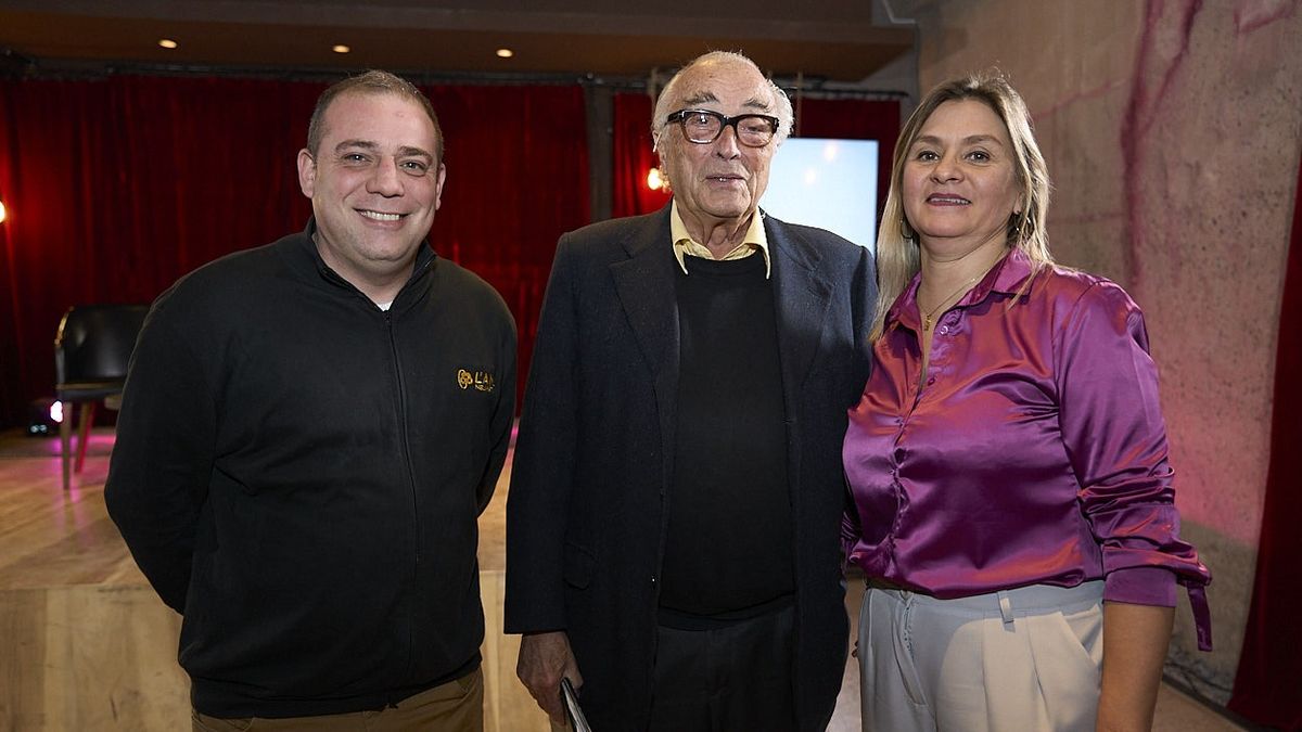 Jonathan Guerra y Alejandra Jeftimovich (de L'anz Neumáticos) le confesaron a Granados que lo escuchan siempre en Radio Nihuil. Jonathan Guerra y Alejandra Jeftimovich (de L'anz Neumáticos) le confesaron a Granados que lo escuchan siempre en Radio Nihuil.