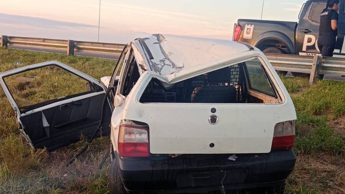 El accidente se registró este sábado a la mañana muy temprano en ruta 7 y calle Vega de Santa Rosa. El accidente se registró este sábado a la mañana muy temprano en ruta 7 y calle Vega de Santa Rosa.