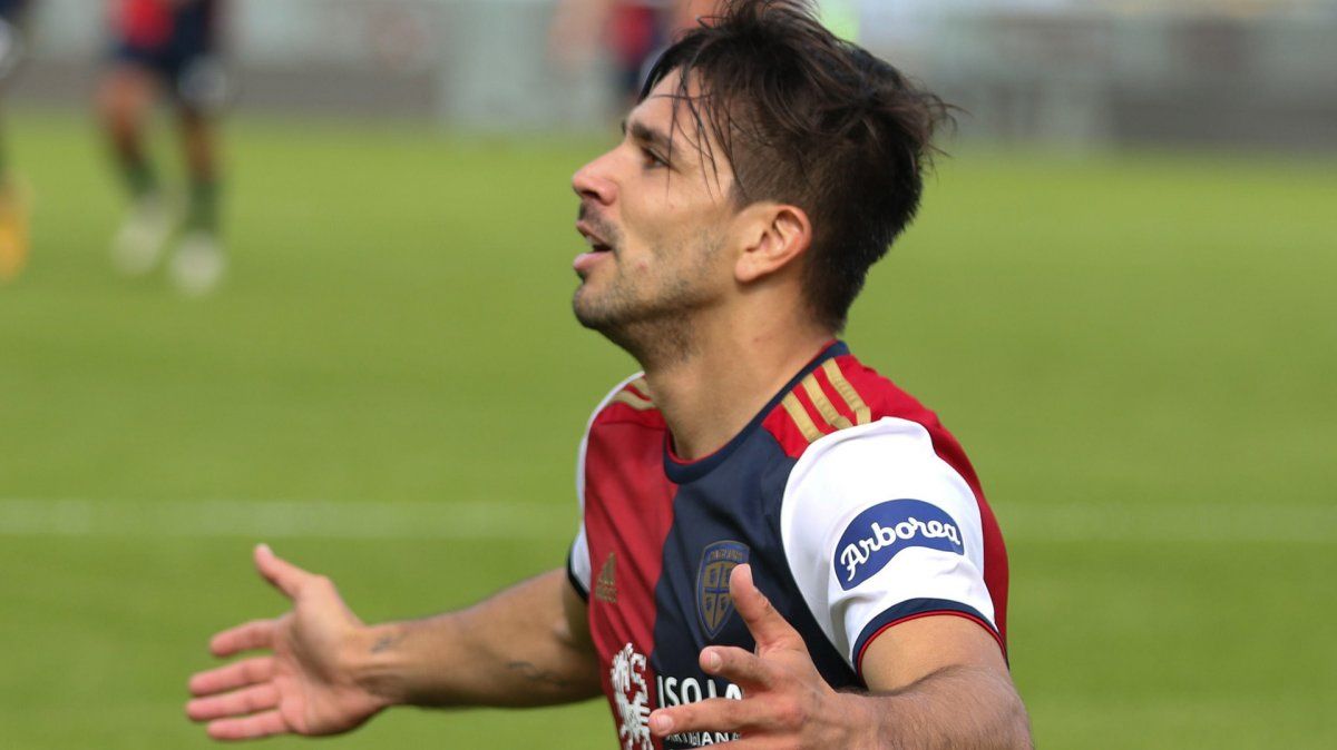 Gio Simeone tiene covid 19 pero está bien.