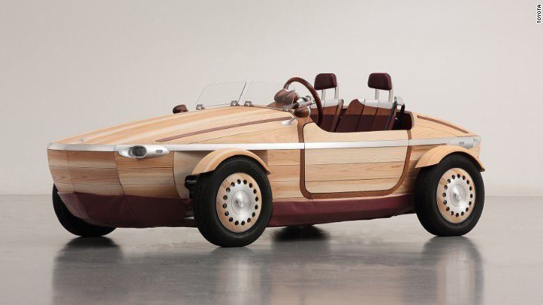 Toyota presenta un prototipo de auto completamente de madera