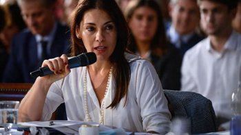 El caso de la senadora que se abstuvo en 2018 y votó a favor en 2020