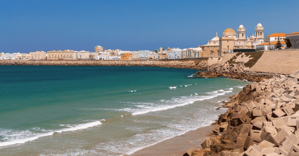 Cádiz es la primera ciudad de Europa occidental. Cádiz es la primera ciudad de Europa occidental.