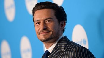 Orlando Bloom protagoniza este éxito de Prime Video que combina comedia y acción