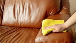 Limpia y deja como nuevo el tapizado de cuerina de tus muebles