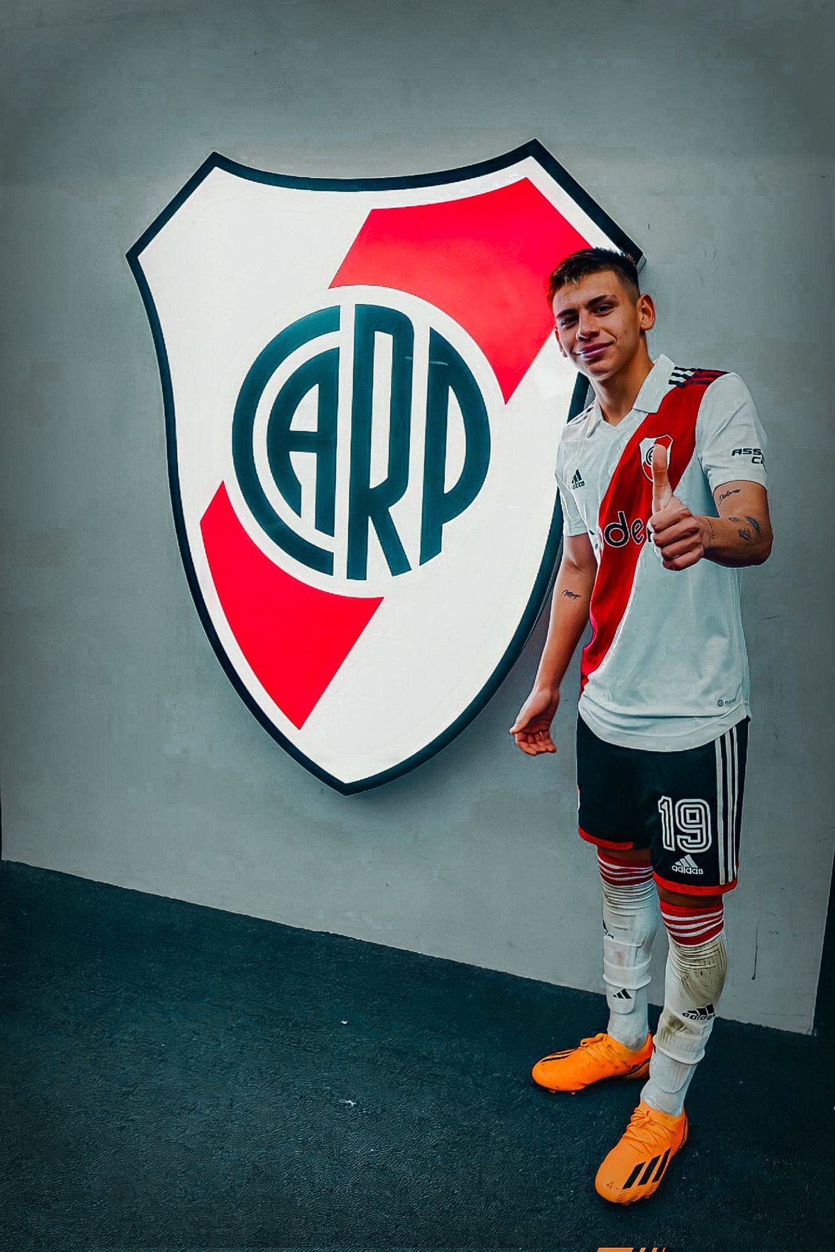 El Diablito Echeverri se perderá la pretemporada con River. El Diablito Echeverri se perderá la pretemporada con River.