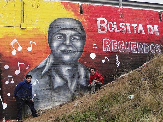 Pintaron en Luján un mural en homenaje al artista Leonardo Favio