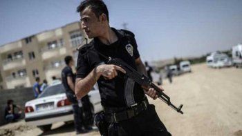 Suspendieron a 13 mil policías turcos tras el fallido golpe de Estado