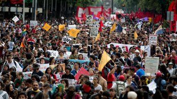 Promesas y más promesas de Peña Nieto a dos años de la desaparición de los estudiantes mexicanos