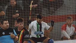 Paul Bonet, de Banco Mendoza, festeja uno de los goles ante Valenciano de San Juan, en un partido de la primera jornada del Argentino senior de hockey sobre patines.