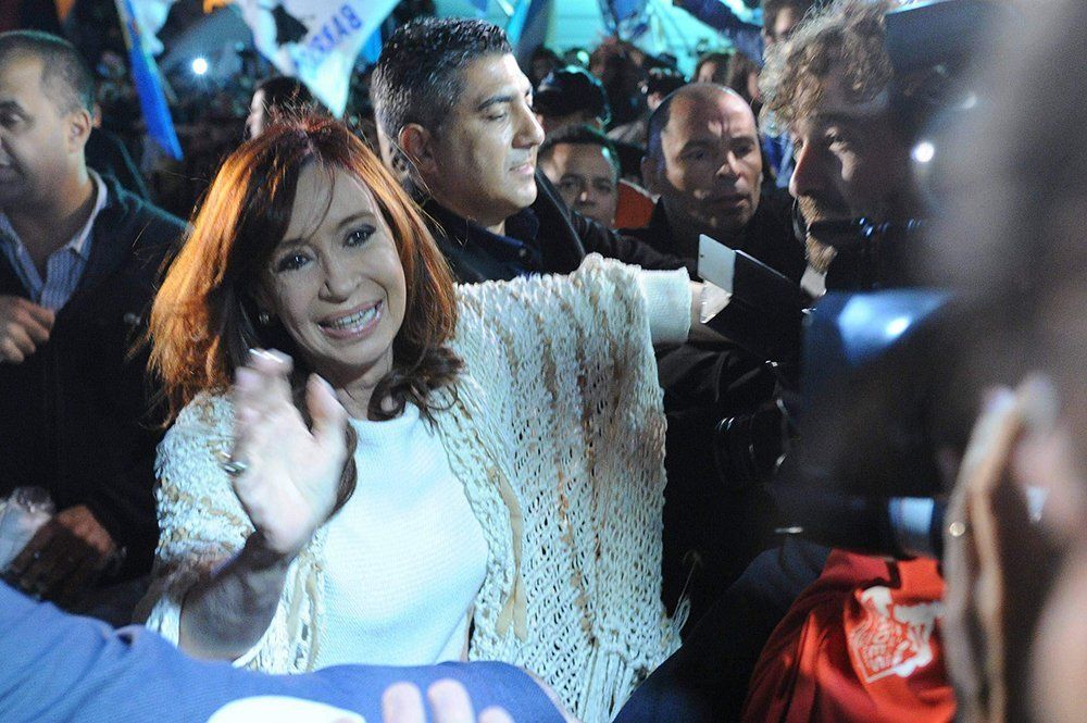 Cristina llegó a Buenos Aires para presentarse ante la Justicia