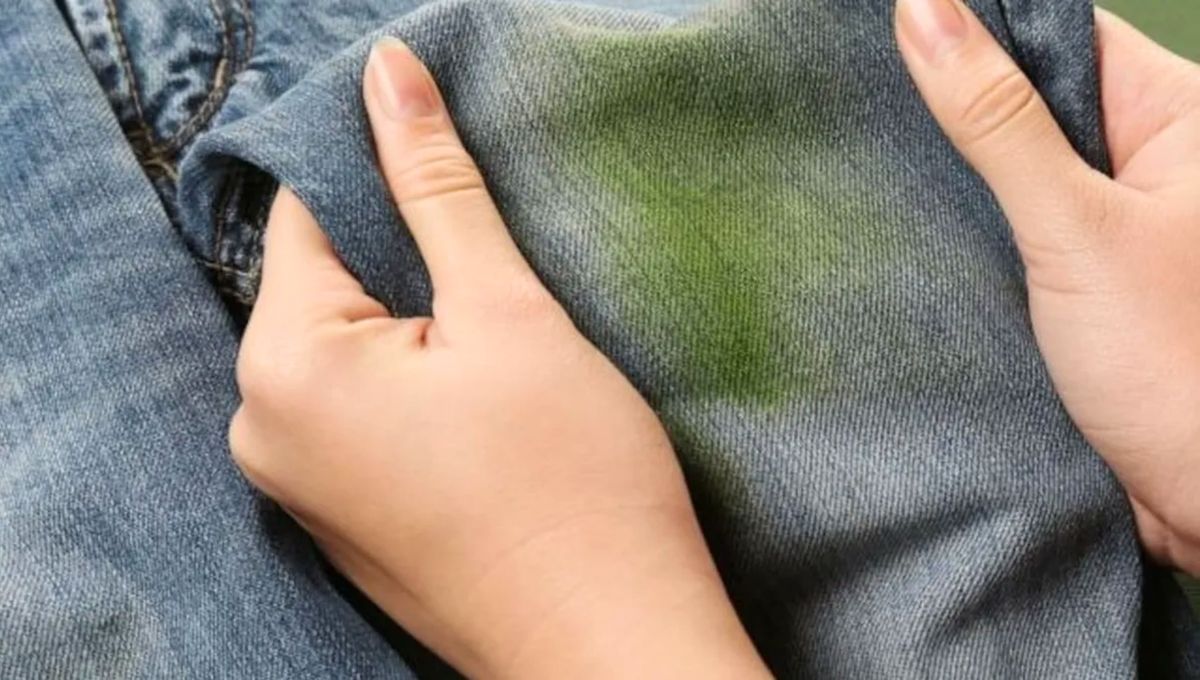 Deja que los ingredientes actúen por un momento sobre las manchas y enjuaga con abundante agua. Deja que los ingredientes actúen por un momento sobre las manchas y enjuaga con abundante agua. 