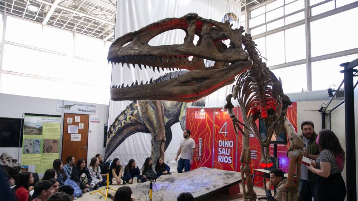 La feria de ciencia y tecnología de la Facultad de Ciencias Exactas y Naturales de la UNCuyo también abarca dinosaurios.