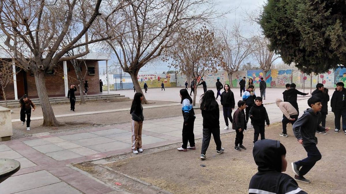 La escuela tiene necesidades económicas. Su equipo docente siempre está detrás de las dificultades que aparecen. La escuela tiene necesidades económicas. Su equipo docente siempre está detrás de las dificultades que aparecen.