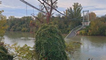 Al menos un muerto y varios desaparecidos al ceder un puente colgante en Francia