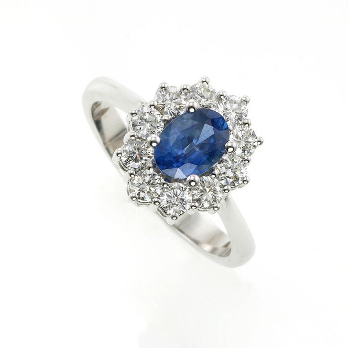 Este anillo fue tendencia en el pasado. Este anillo fue tendencia en el pasado.