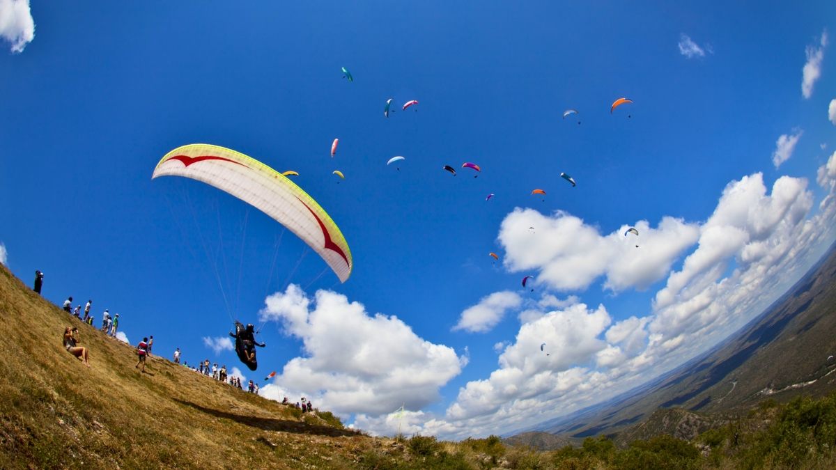 El pueblo de Cuchi Corral es ideal para el parapente.
