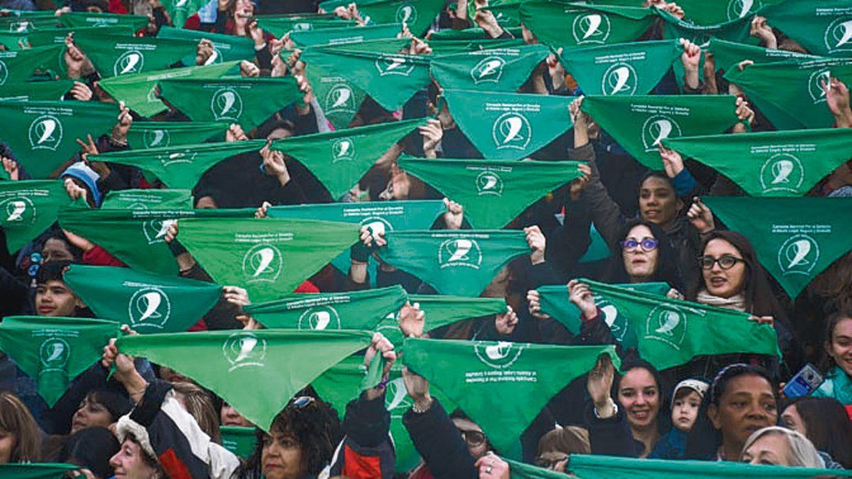 Pañuelazo frente a la CGT y pedido de explicaciones