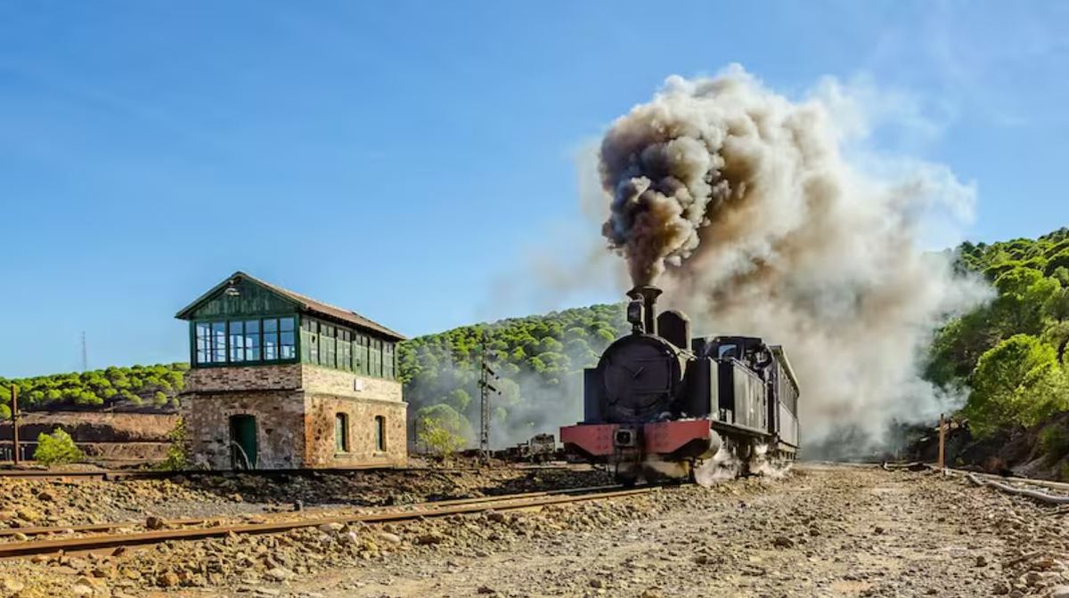 El tren por Marteofrece una experiencia descomunal para los amantes de los paisajes. Foto: Parque Minero de Riotinto&nbsp; 