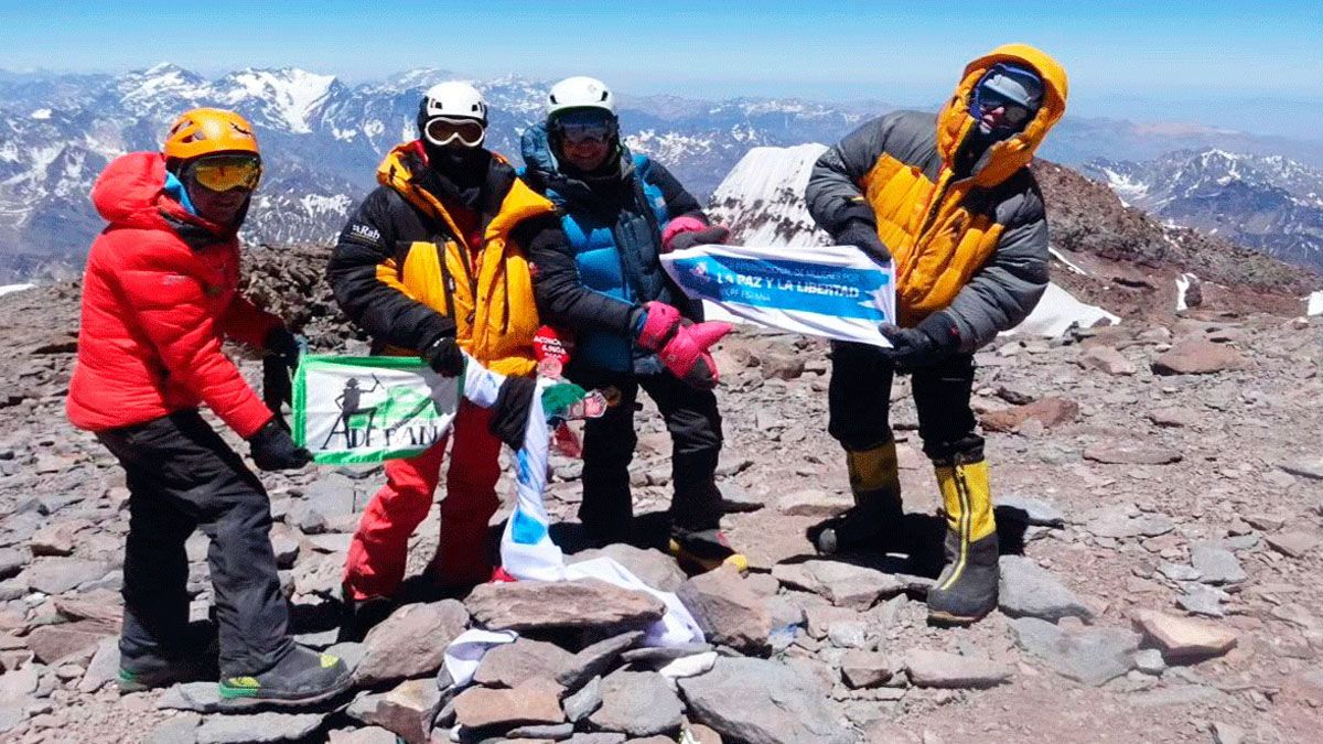 Marta Alejandre (guía), Astrid García, Ana Bravo&nbsp; y Maite Pariente&nbsp; en la cima del Aconcagua.