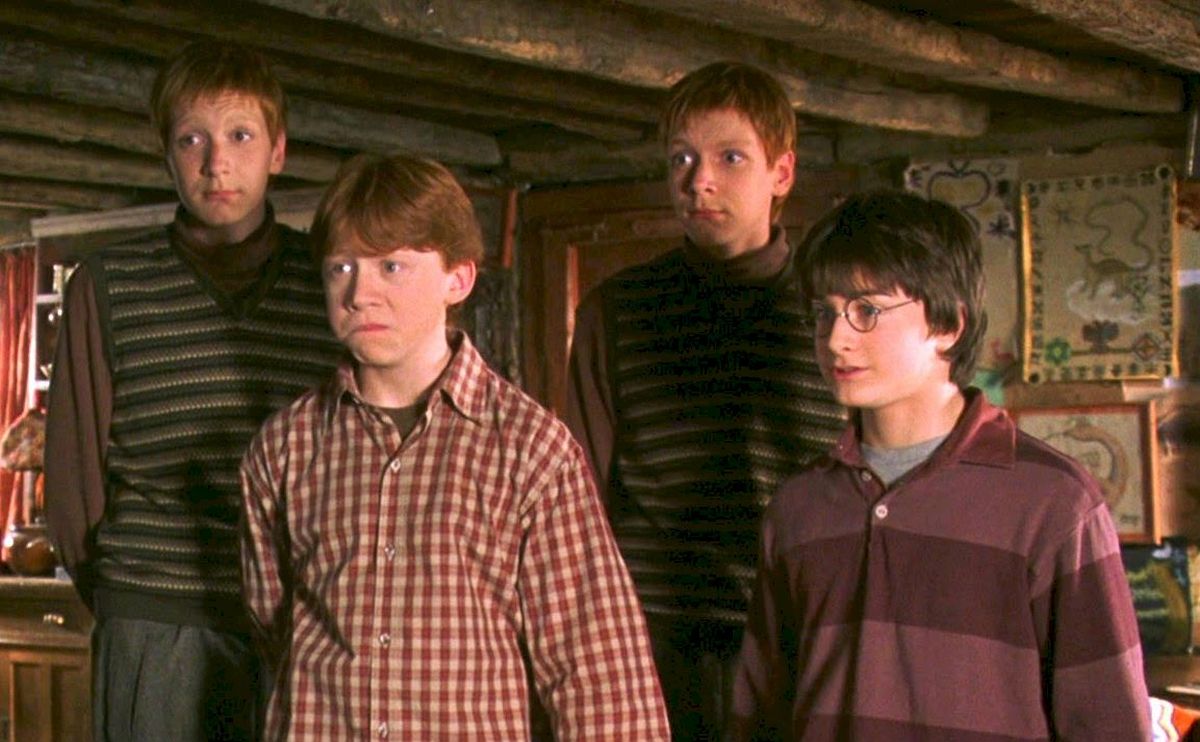 Harry Potter junto a Ron Weasley y sus gemelos Fred y George en la famosa saga cinematográfica. Harry Potter junto a Ron Weasley y sus gemelos Fred y George en la famosa saga cinematográfica.