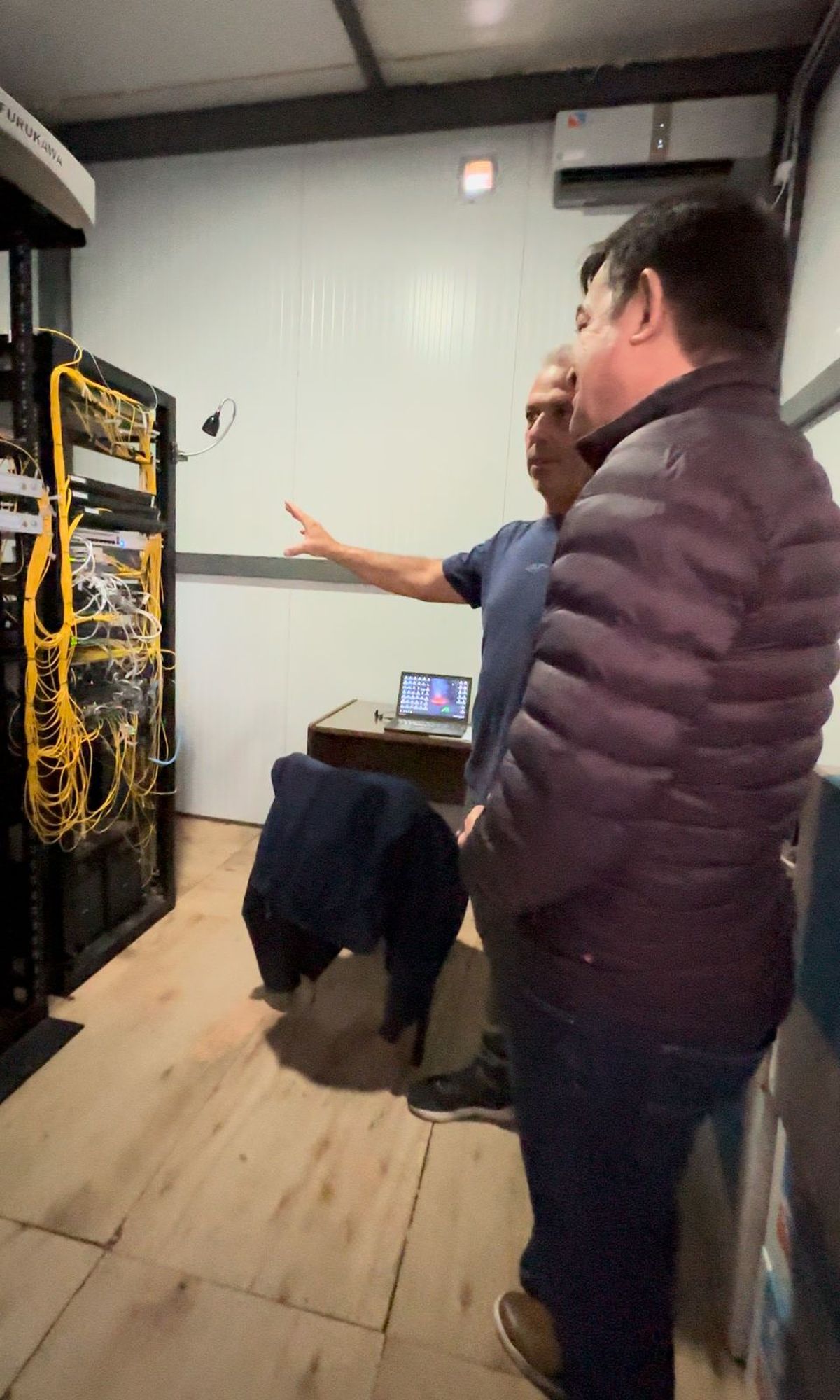 De Marchi visitó la empresa Interluz.