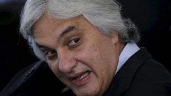 El arresto de un senador oficialista por el escándalo en Petrobras agravó la crisis en Brasil
