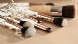 Aprendé a limpiar tus brochas de maquillaje para que las mismas dejen un mejor acabado en tu piel Aprendé a limpiar tus brochas de maquillaje para que las mismas dejen un mejor acabado en tu piel